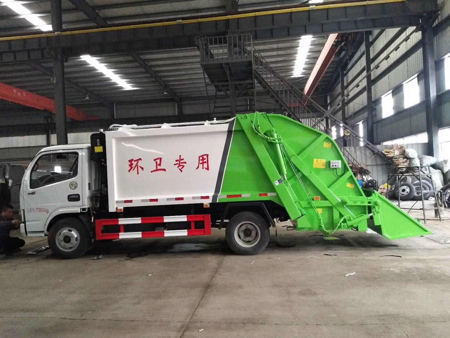 乌兰察布盟吸垃圾车_大型压缩垃圾车