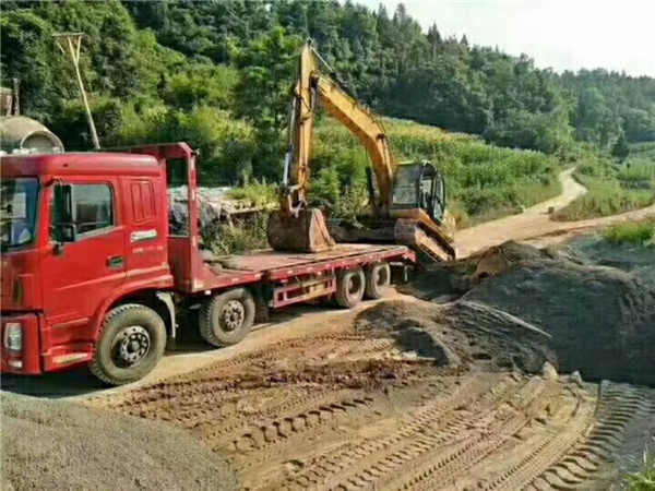 阿克苏地区挖机平板车厂家_液压自行平板车