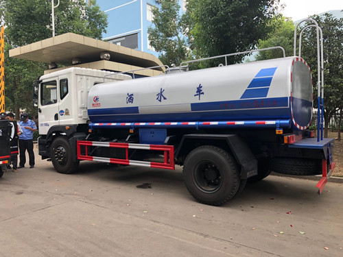 武汉市洒水车厂家_小型3吨水车