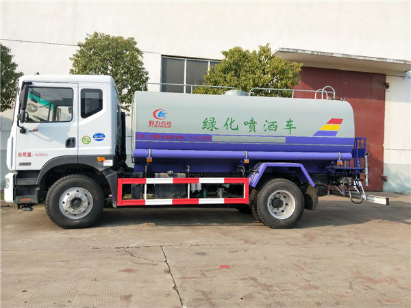 东风153洒水车