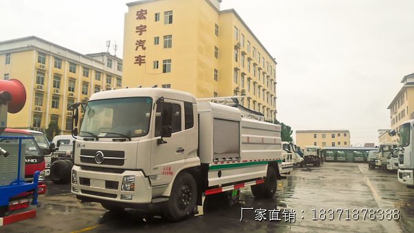 荆州市东风太阳能光伏板清洗车价钱_2018年新款太阳能光伏板清洗车生产厂家