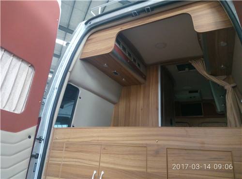 6人旅居车高清图片_大通rv80b型房车价格