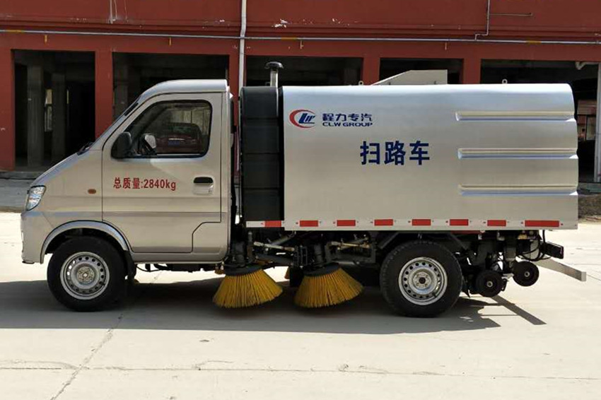 国五扫路车_东风吸尘扫路车