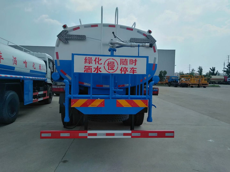 晋中市工程洒水车价格十五吨_东风T5澡堂运水车厂家