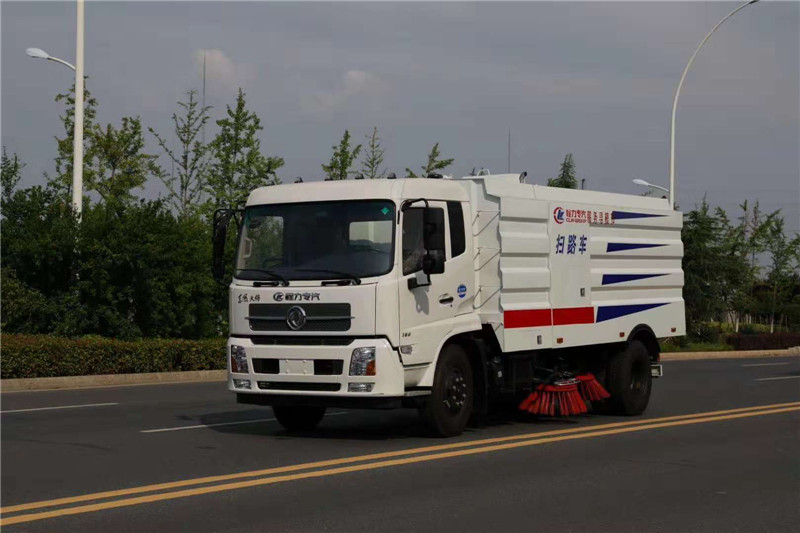 揭阳市物业道路清扫车图片_柴油吸尘清扫车价格