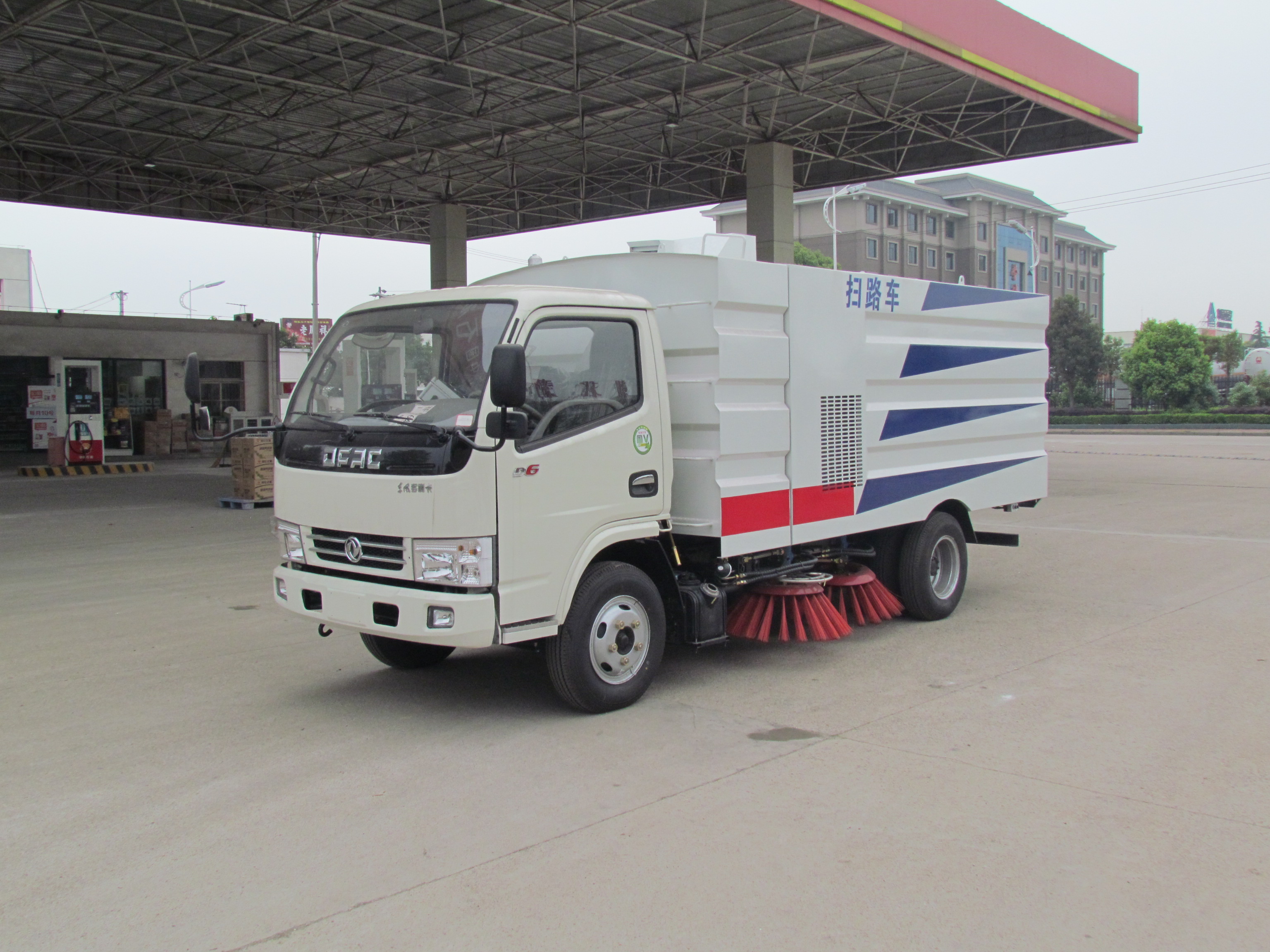 庆铃扫路车 _道路保洁扫地车