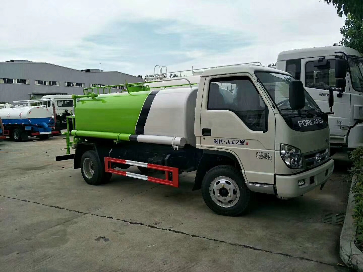 福瑞卡喷洒车配置_12吨绿化洒水车