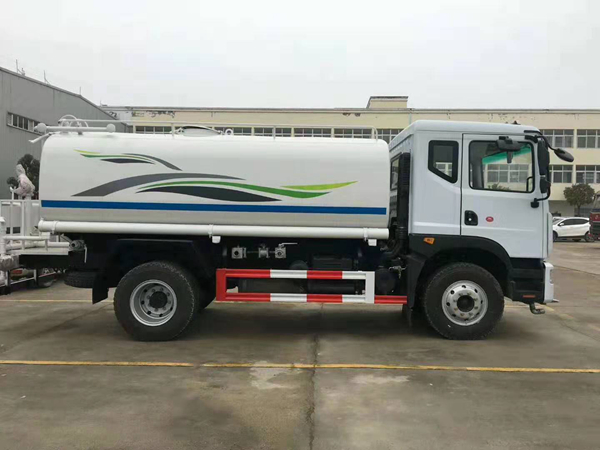 十二到十五吨东风多利卡绿化喷洒车_热水运输车