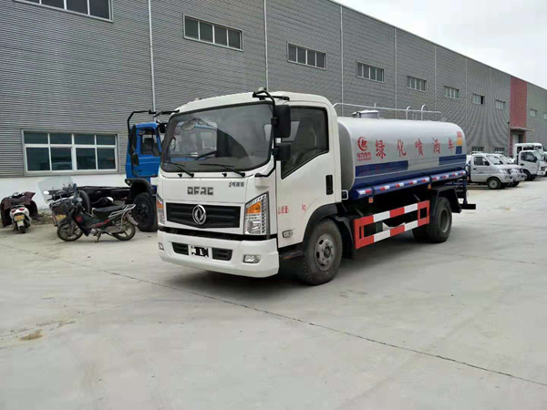 东风御虎十二方绿化喷洒车_雾化洒水车