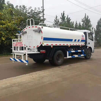 洒水清扫车_东风多利卡8吨洒水车