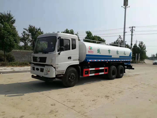 东风专底二十方后八轮洒水车_园林绿化浇水车