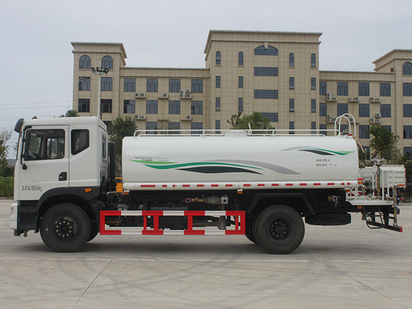 15吨东风T5款绿化喷洒车_绿化用的洒水车