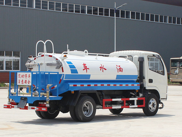 五吨东风多利卡洒水车_洒水车喷洒车