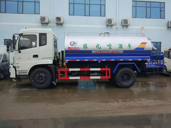 15吨东风专底洒水车_湖北洒水车价格