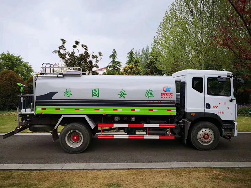 定安县CLW5160GPSD5型园林洒水车_东风福瑞卡不锈钢洒水车