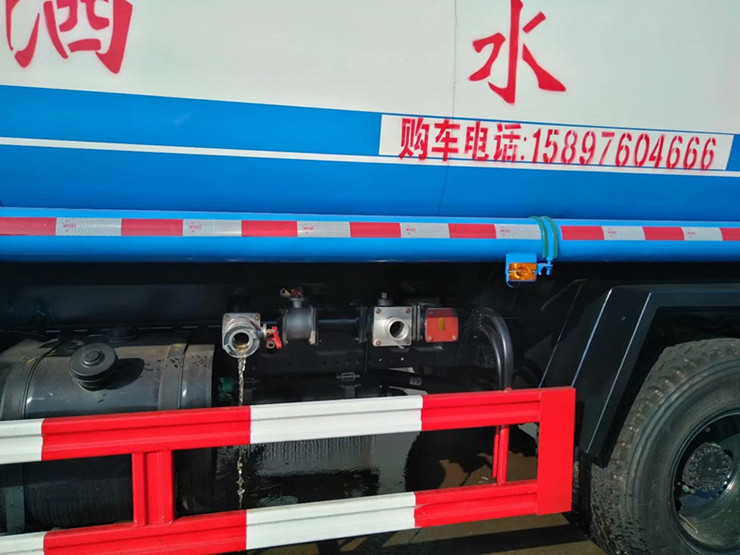 白银市多利卡D9玉柴苗圃洒水车_东风康明斯澡堂运水车