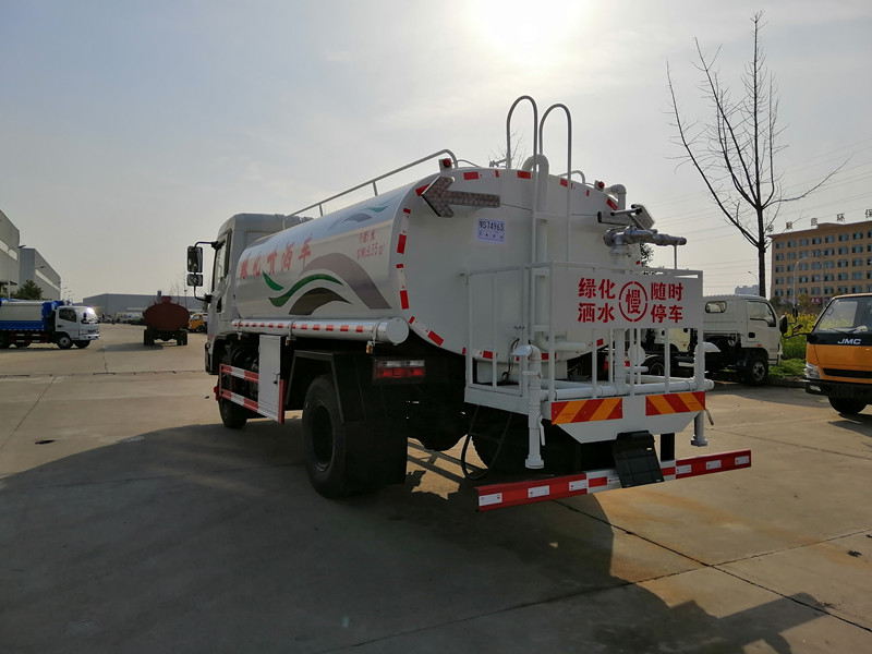 白银市多利卡D9玉柴苗圃洒水车_东风康明斯澡堂运水车