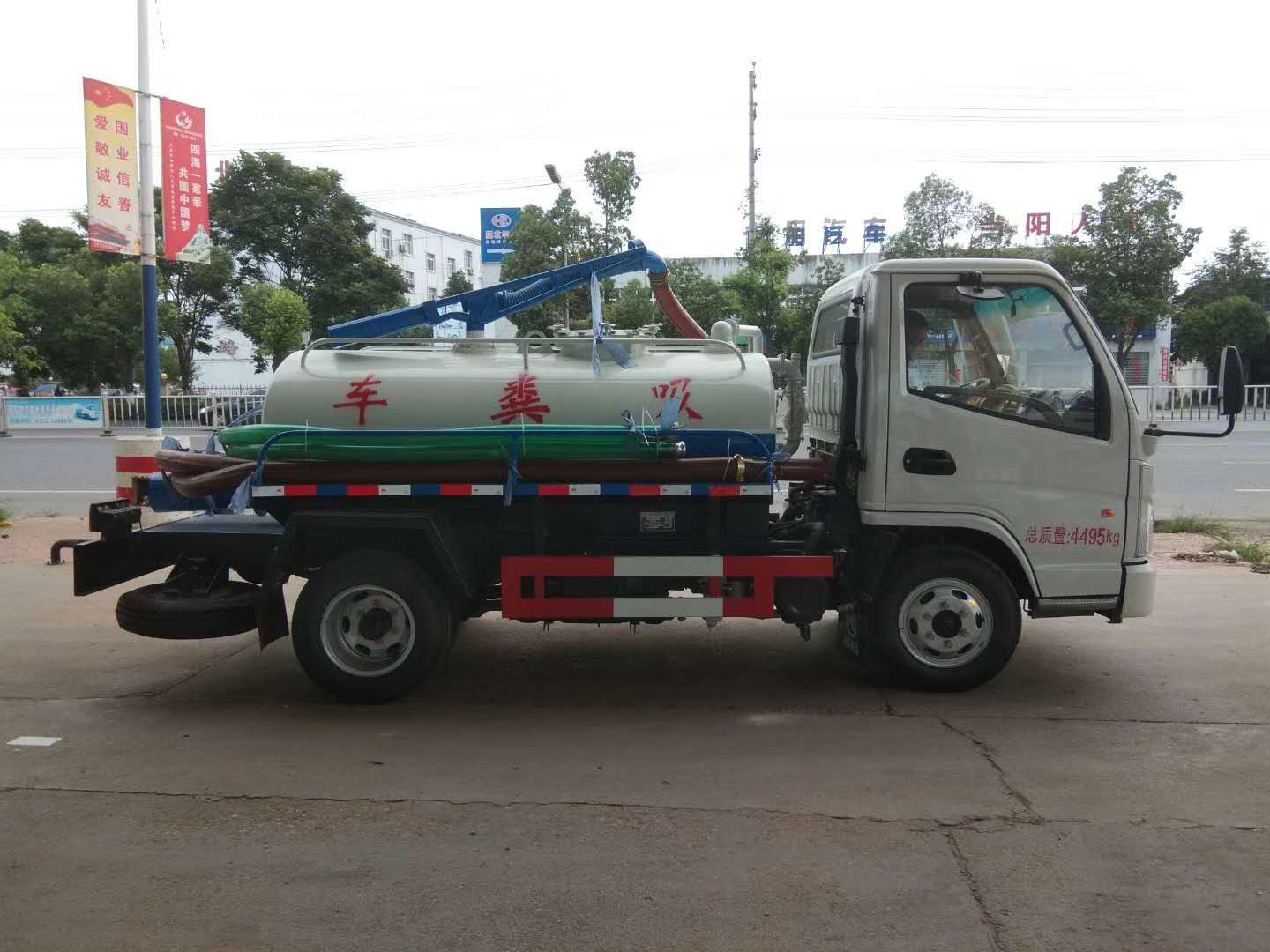 小型工业园抽粪车_湖北吸粪车