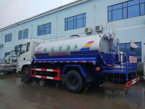 东风专底15方洒水车_12吨水车多少钱