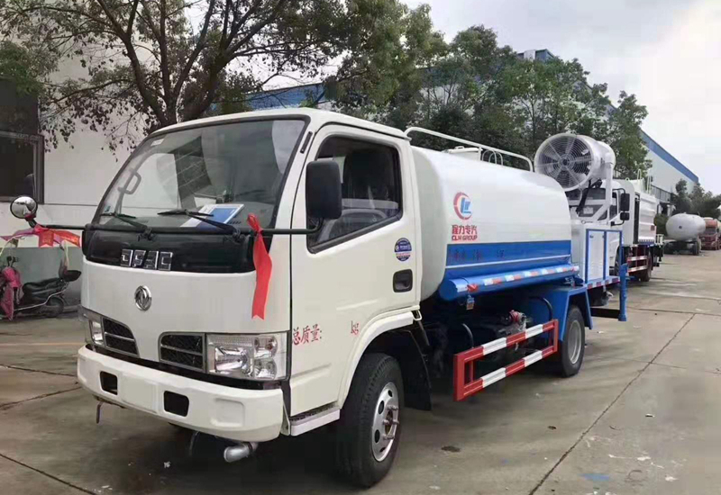 东风多利卡五吨绿化喷洒车_洒水喷药车