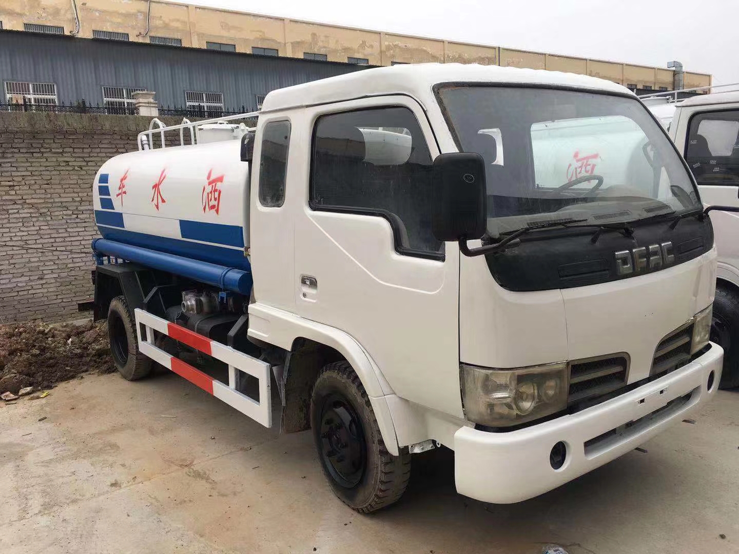 7吨洒水车_洒水车送水_机械洒水车