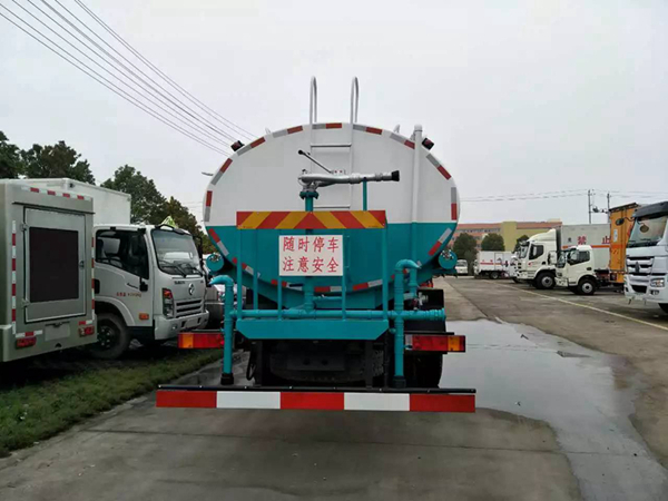 东风御龙二十吨后八轮洒水车_洒水车品牌