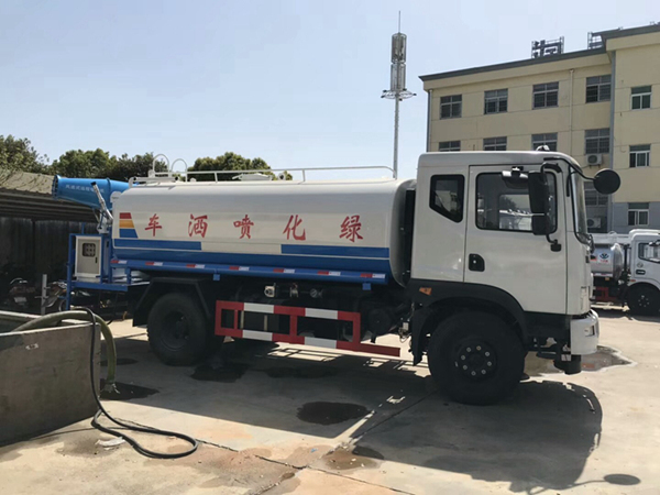 东风T3灵秀款十二方洒水车_洒水喷药车