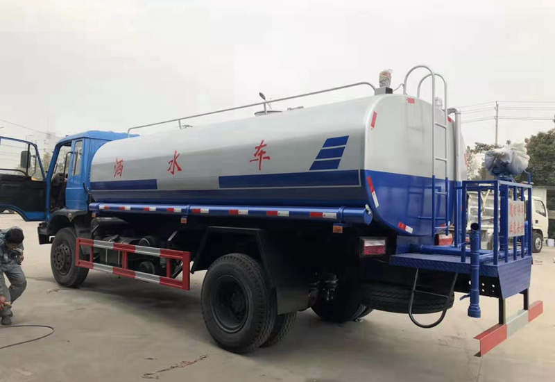 15吨东风153经典洒水车_吸尘洒水车