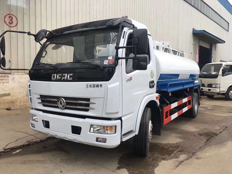 八方东风多利卡吸粪车_7方吸粪车