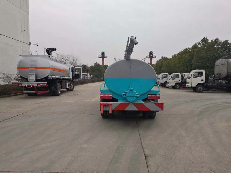 宁波东风多利卡5方抽粪车_吸粪车.