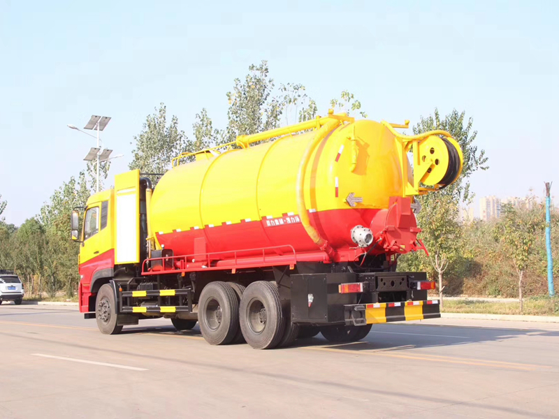 后八轮东风专底清洗吸污车_管道清洗车