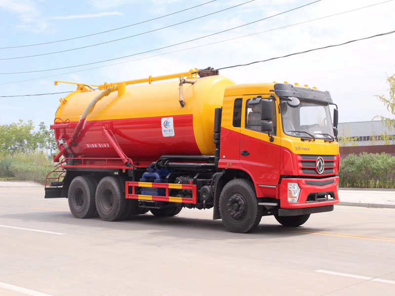 后八轮东风专底清洗吸污车_管道清洗车