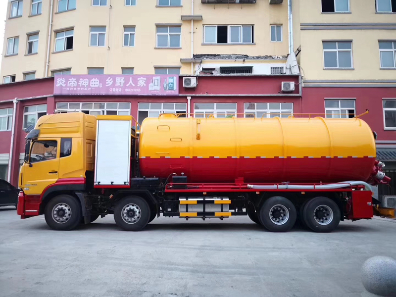 东风天龙重型清洗吸污车_清洗抽粪两用车