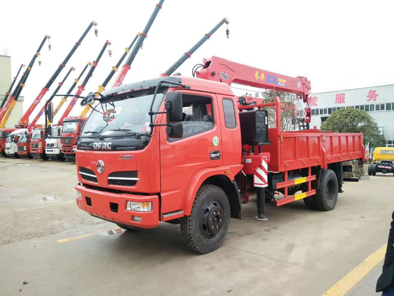 大多利卡东风黄牌随车吊报价_汽车自卸吊车