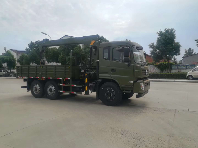 越野六驱东风随车吊价格_自吊越野车