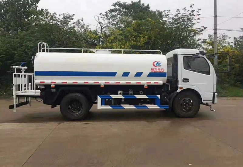 东风多利卡8方绿化喷洒车_湖北随州洒水车