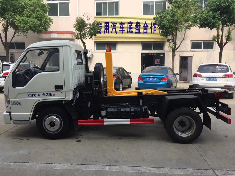 勾臂垃圾清运车_三吨福田小卡之星钩臂垃圾车