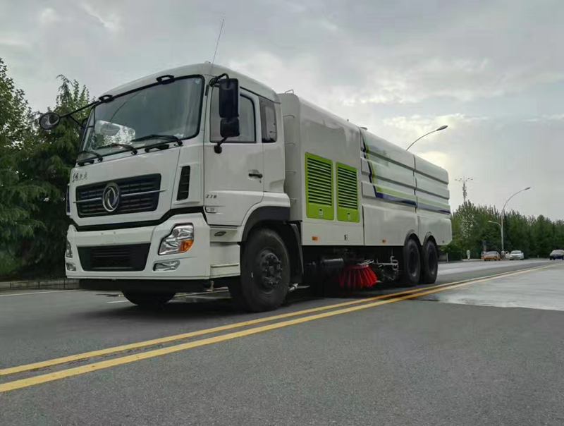 新型清扫车_东风天龙二十方洗扫车