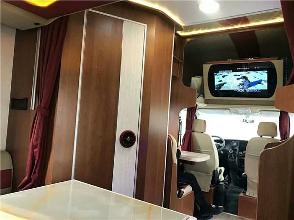 万宁市进口房车依维柯C型旅居车图集大全_小型拖挂式房车