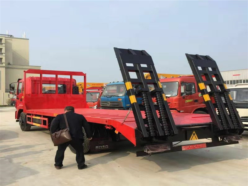 和田地区25吨挖机拖车平板车运输车折叠平板车配件