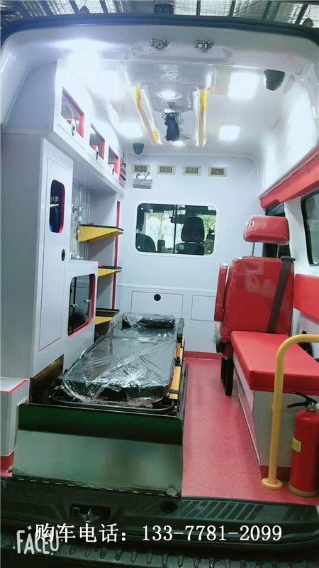 国五福特V362转运型带卧铺救护车_可分期付款的救护车