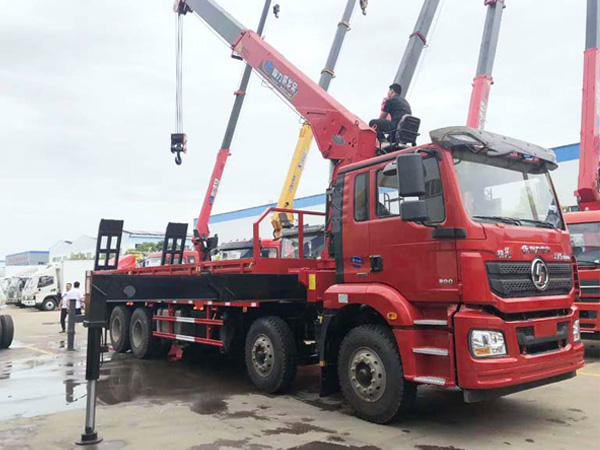湛江市10吨随车员生产厂家_东风后八轮14吨随车起重运输车生产厂家