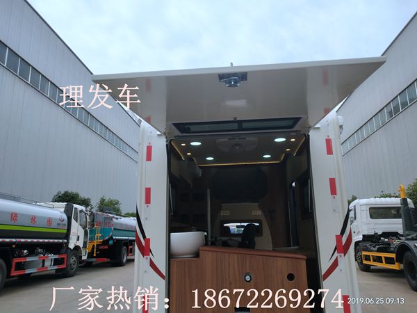 襄樊大通理发车_泸州福田展示车国五新款理发车售卖价格