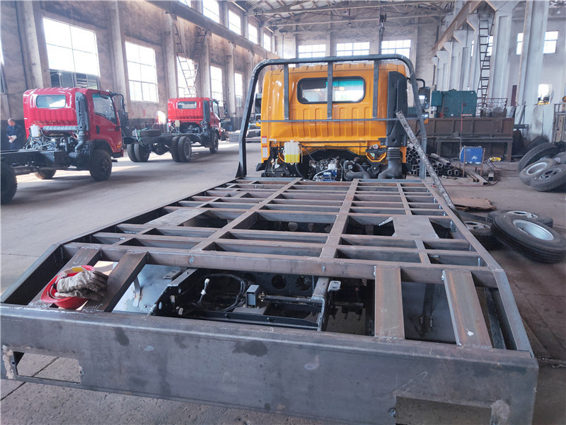海东地区80挖机蓝牌平板车生产厂家