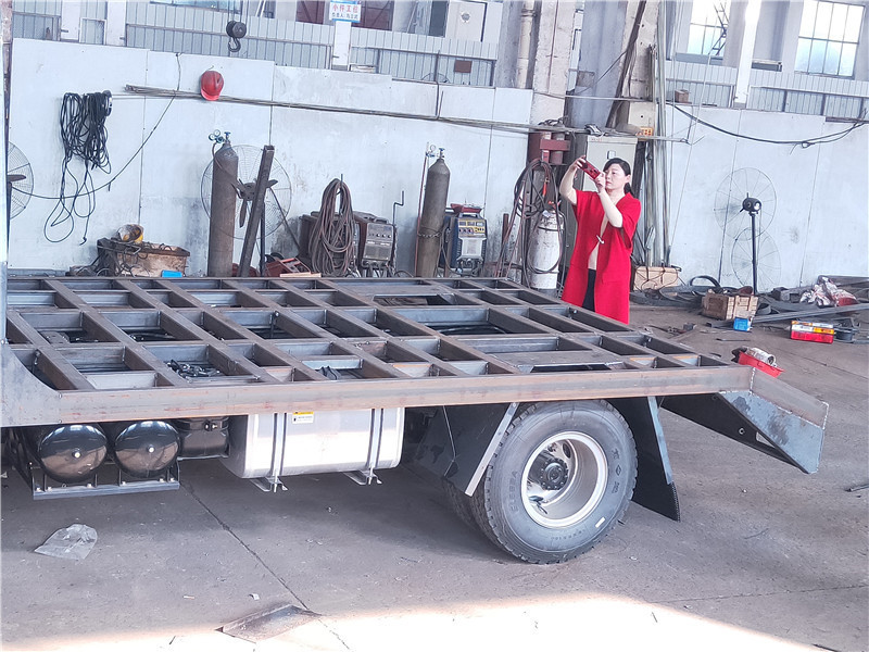 宜春市平板货箱4米2拖车分期付