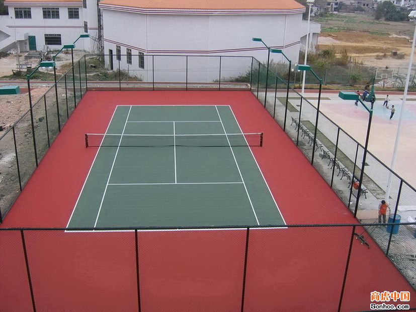 足球外皮的材质是塑料吗,足球外皮的材质是塑料吗