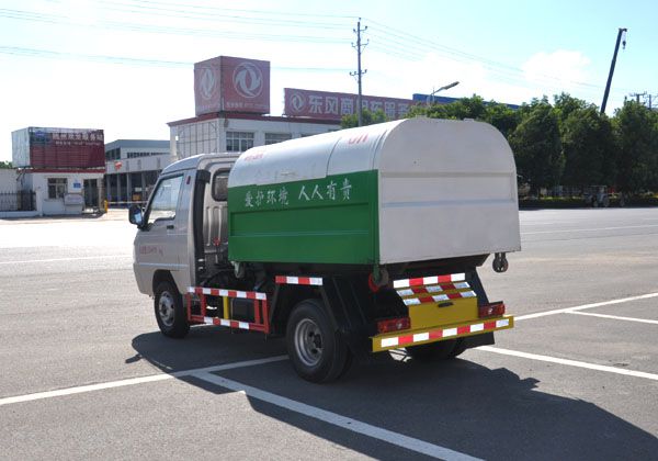 东风小型勾臂式垃圾车车型小