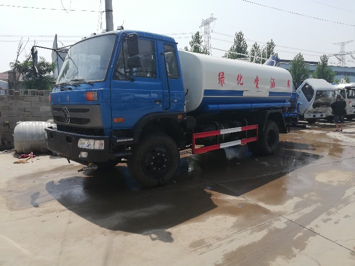 东风145雾炮洒水车.jpg