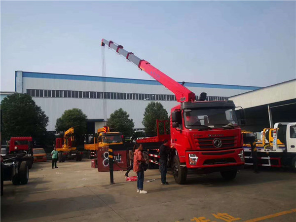 东风畅行D3L后八轮重科12吨随车吊7.jpg