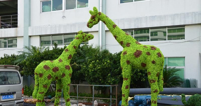 长颈鹿熊猫雕塑造型厂家定制四川雕塑厂批发